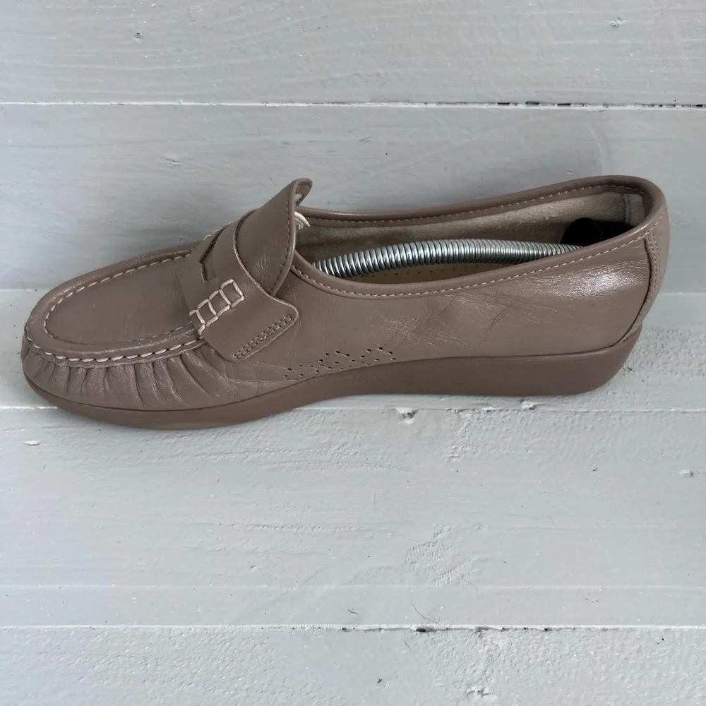 SAS 'Classic' Mocha Leather Moc Toe Penny Loafers Sz. 8.5 M Womens Made In USA